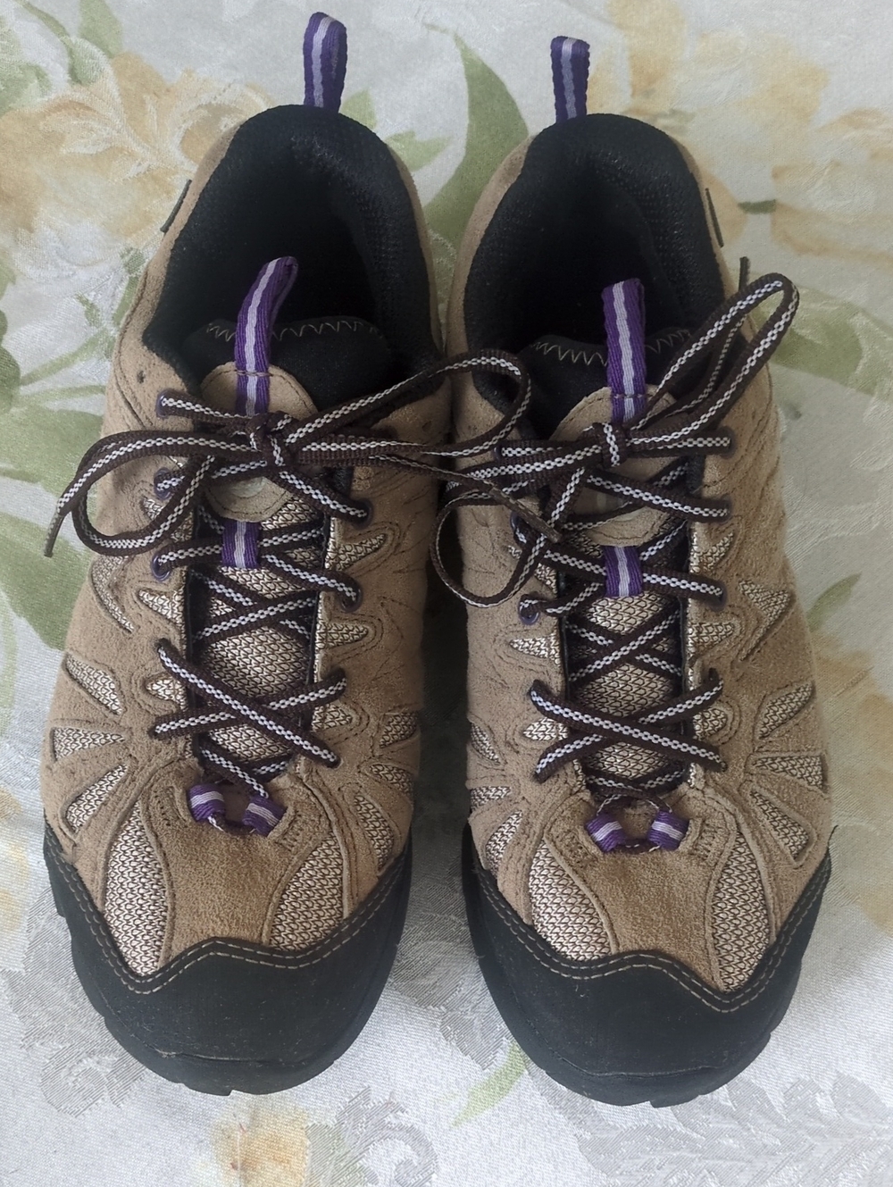 Vibram Taupe Athletic Hiking Sneakers with Purple Accents